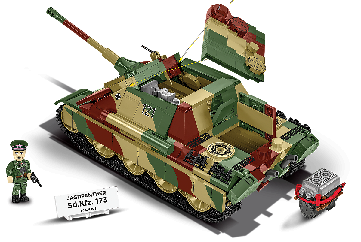 Ansicht des kompletten Sets mit dem Modell Jagdpanther Sd.Kfz. 173, einer Figur, einer Sammlerplakette, geöffneten Luken und einem aus Bausteinen gefertigten Motormodell, das neben dem Fahrzeug präsentiert wird.