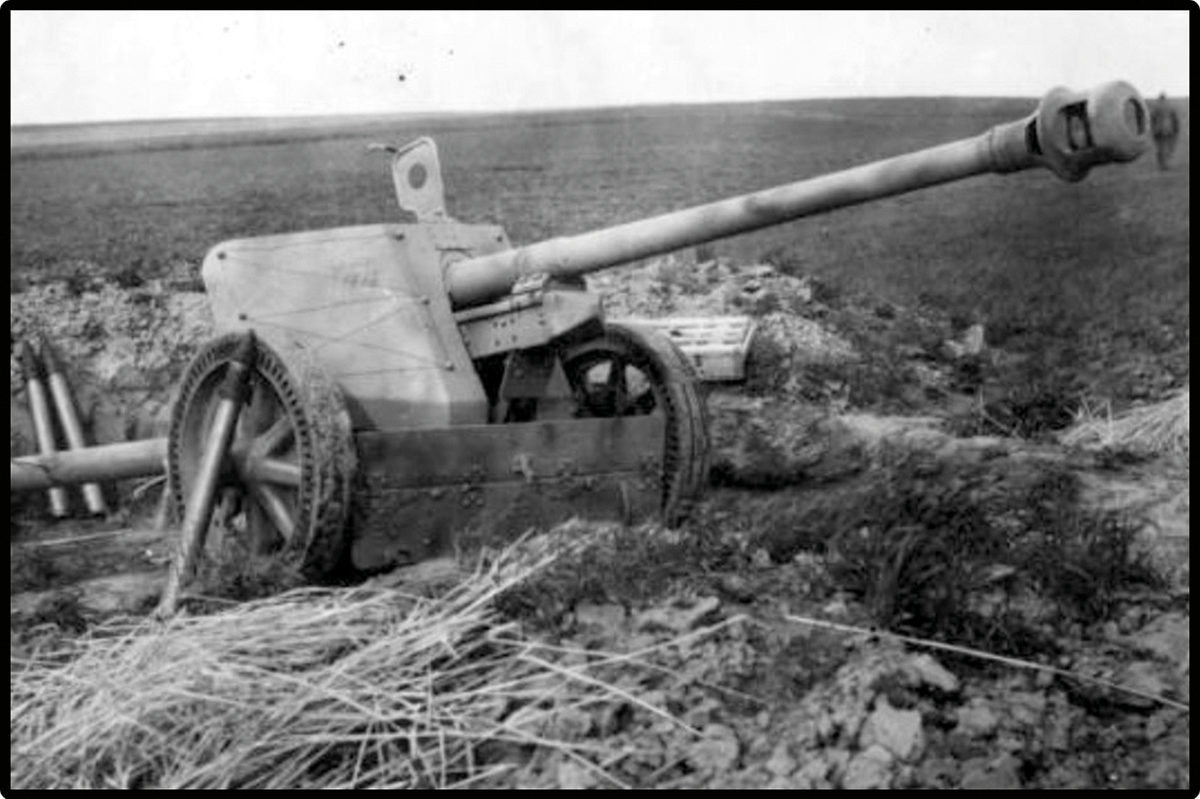 Historisches Foto der deutschen 7,5-cm-PaK-40-Panzerabwehrkanone.
