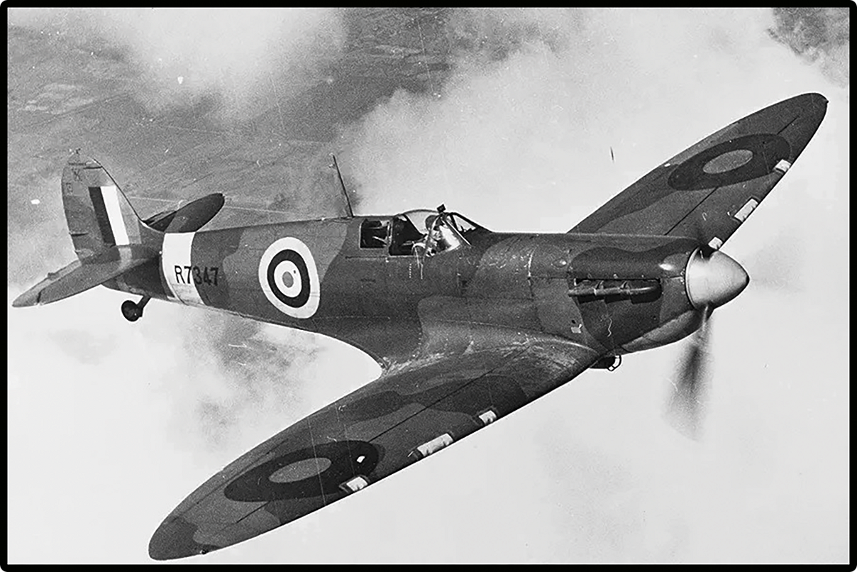 Historische Aufnahme des Jagdflugzeugs SUPERMARINE SPITFIRE Mk.II